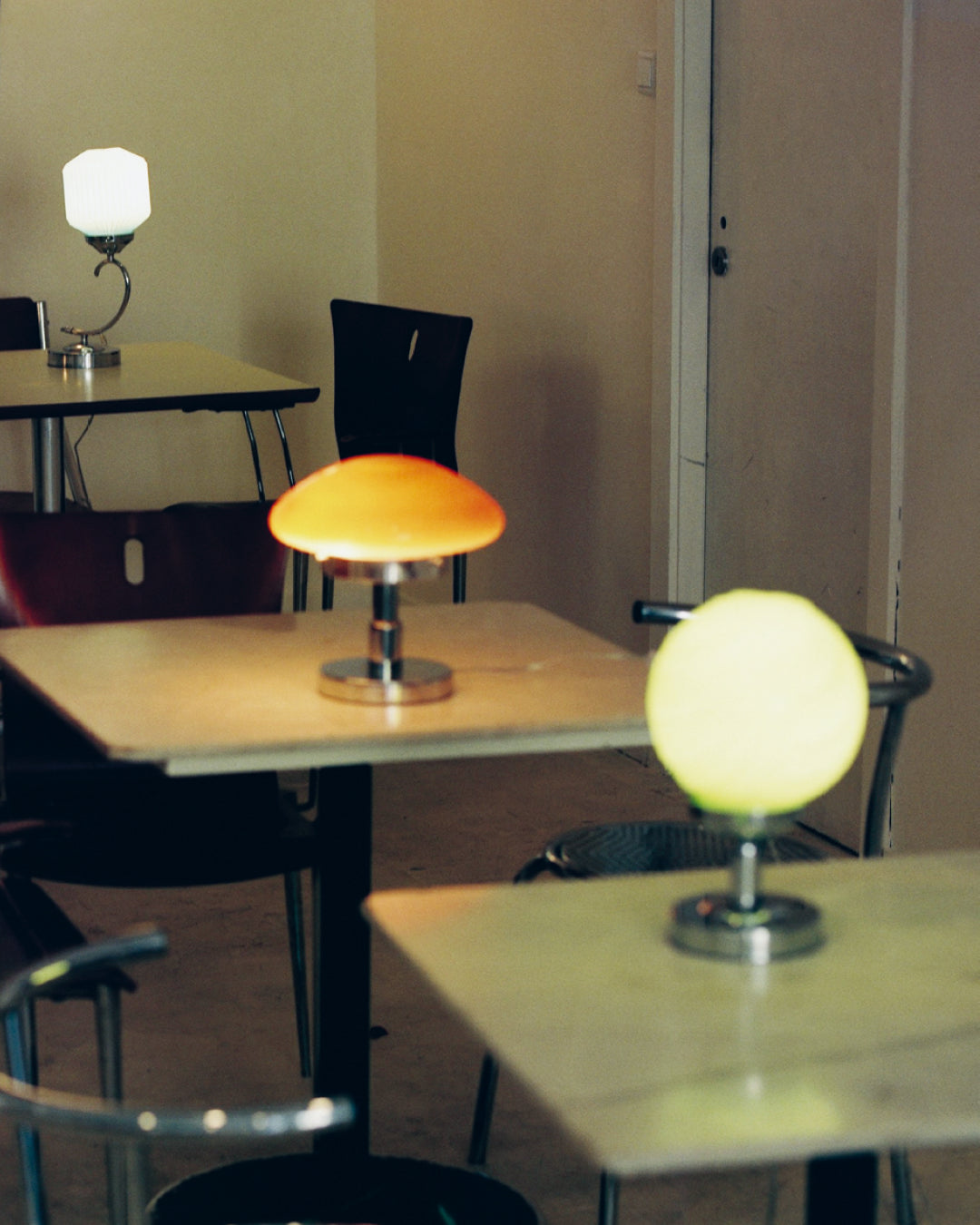 Midcentury lamps on tables in a café
